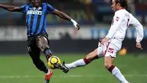 旅客携带9353张明星照片卡入境遭查，行李安检图像异常引关注